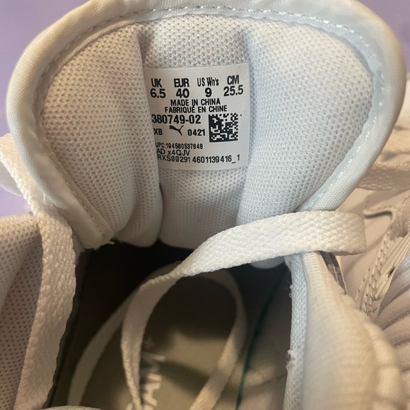 pumas white soft foam women’s sneakers in 9 - Picture 8 of 11